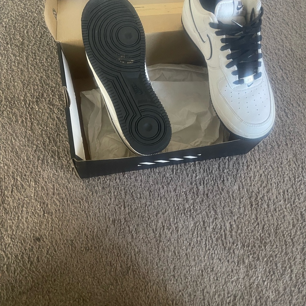 Nikes Air Force been worn